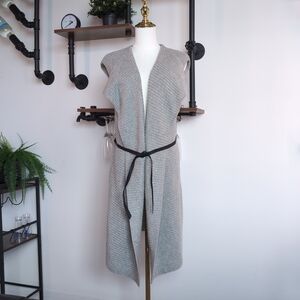 Polished Ellen Tracy Ribbed Knit Sleeveless Cardigan in Light Gray